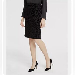 Ann Taylor Pencil Skirt Women's Size 8P Black Leopard Velvet Knee Length NWT